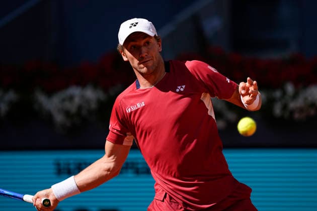 April 27, 2026, Madrid, Madrid, Spain: Casper Ruud of Norway plays against Alejandro Davidovich Fokina of Spain during the Mutua Madrid Open 2026, ATP, Tennis Herren Masters 1000 and WTA, Tennis Damen 1000, at La Caja Magica on April 27, 2026 in Madrid, Spain. Madrid Spain - ZUMAa181 20260427_zaa_a181_062 Copyright: xOscarxJ.xBarrosox