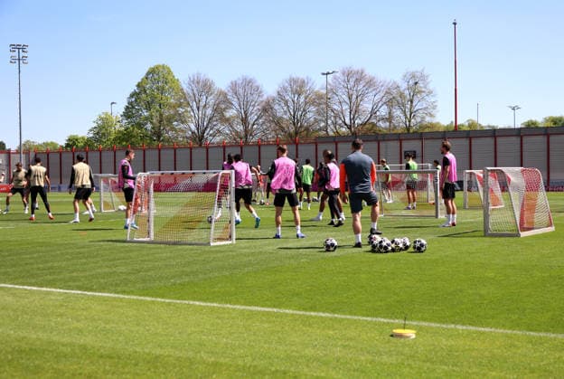 Fussball, Herren, Champions League, Saison 2025 2026, FC Bayern München, Abschlusstraining Trainingsspiel auf dem Trainingsplatz