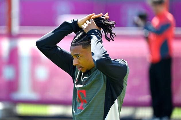 Michael OLISE (Bayern Muenchen), Einzelbild,angeschnittenes Einzelmotiv,Portraet,Portrait,Porträt Abschlusstraining Bayern Muenchen am 27.04.2026 Fussball Champions League Halbfinale Paris Saint Germain (PSG) - FC Bayern Muenchen am 28.04.2026