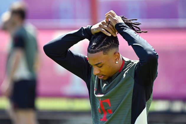 Michael OLISE (Bayern Muenchen), Einzelbild,angeschnittenes Einzelmotiv,Portraet,Portrait,Porträt Abschlusstraining Bayern Muenchen am 27.04.2026 Fussball Champions League Halbfinale Paris Saint Germain (PSG) - FC Bayern Muenchen am 28.04.2026
