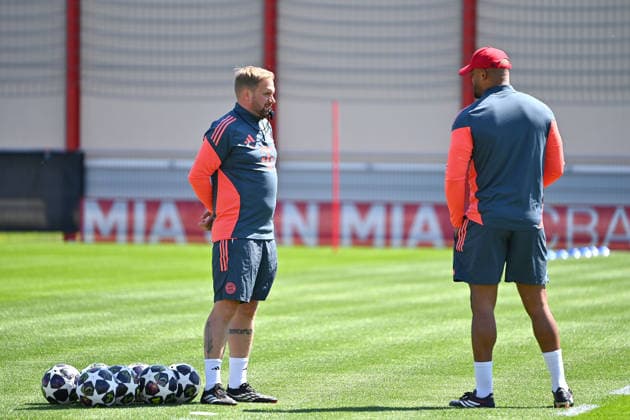v.li:Aaron DANKS (Co-Trainer FCB), Trainer Vincent KOMPANY (Bayern Muenchen). Abschlusstraining Bayern Muenchen am 27.04.2026 Fussball Champions League Halbfinale Paris Saint Germain (PSG) - FC Bayern Muenchen am 28.04.2026