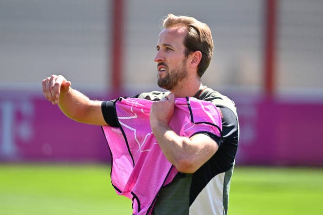 Harry KANE (Bayern Muenchen), Aktion,Einzelbild,angeschnittenes Einzelmotiv,Halbfigur,halbe Figur Abschlusstraining Bayern Muenchen am 27.04.2026 Fussball Champions League Halbfinale Paris Saint Germain (PSG) - FC Bayern Muenchen am 28.04.2026
