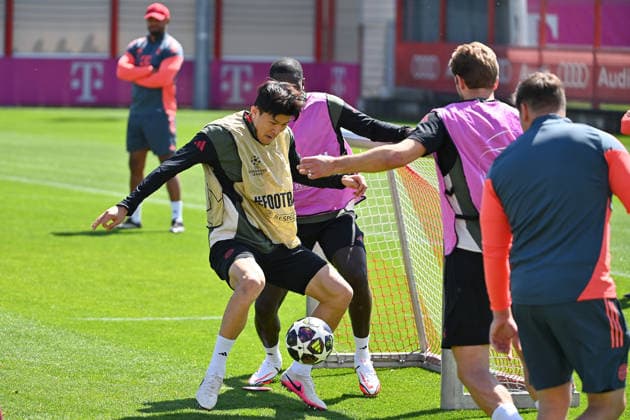Minjae KIM (FC Bayern Muenchen), Aktion,Zweikampf gegen Dayot UPAMECANO (Bayern Muenchen). Abschlusstraining Bayern Muenchen am 27.04.2026 Fussball Champions League Halbfinale Paris Saint Germain (PSG) - FC Bayern Muenchen am 28.04.2026