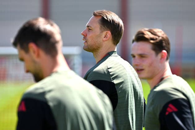 v..li:Sven ULREICH,Torwart (Bayern Muenchen), Manuel NEUER (Torwart Bayern Muenchen), Torwart Jonas URBIG (Bayern Muenchen) Abschlusstraining Bayern Muenchen am 27.04.2026 Fussball Champions League Halbfinale Paris Saint Germain (PSG) - FC Bayern Muenchen am 28.04.2026 *** from left Sven ULREICH,Goalkeeper Bayern Muenchen , Manuel NEUER Goalkeeper Bayern Muenchen , Goalkeeper Jonas URBIG Bayern Muenchen Final training Bayern Muenchen on 27 04 2026 Football Champions League Semi-Final Paris Saint Germain PSG FC Bayern Muenchen on 28 04 2026