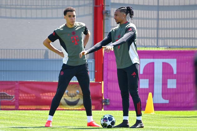 v.li:Jamal MUSIALA (Bayern Muenchen), Michael OLISE (Bayern Muenchen). Abschlusstraining Bayern Muenchen am 27.04.2026 Fussball Champions League Halbfinale Paris Saint Germain (PSG) - FC Bayern Muenchen am 28.04.2026