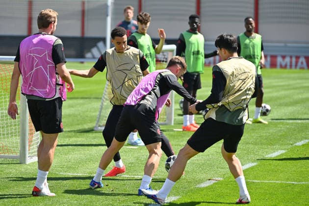 v.li:Harry KANE (Bayern Muenchen),Jamal MUSIALA (Bayern Muenchen), Joshua KIMMICH (Bayern Muenchen), Minjae KIM (FC Bayern Muenchen), Aktion,Zweikampf. Abschlusstraining Bayern Muenchen am 27.04.2026 Fussball Champions League Halbfinale Paris Saint Germain (PSG) - FC Bayern Muenchen am 28.04.2026