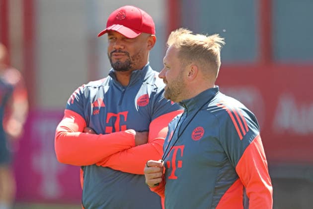 Co-Trainer Aaron Danks, Trainer Vincent Kompany, im Gespräch, Porträt, Portrait, Fussball Abschlsstraining des FC Bayern München vor UEFA Champions League, gegen Paris Saint-Germain 27.04.2026 Trainingsgelände, Säbenerstr. FOTO: Mladen Lackovic LakoPress