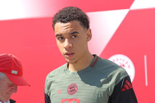 10 Jamal Musiala, Porträt, Portrait, Fussball Abschlsstraining des FC Bayern München vor UEFA Champions League, gegen Paris Saint-Germain 27.04.2026 Trainingsgelände, Säbenerstr. FOTO: Mladen Lackovic LakoPress