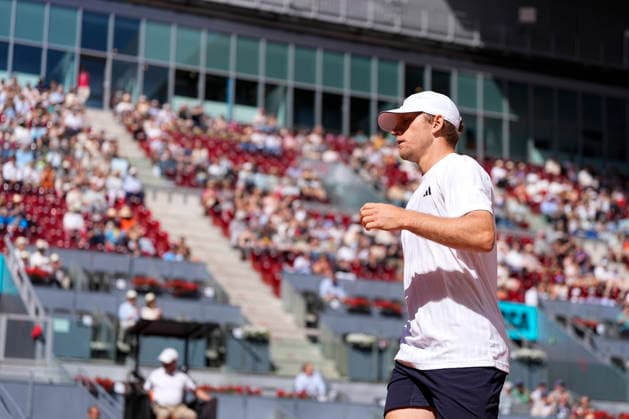 April 27, 2026, Madrid, Madrid, Spain: Alejandro Davidovich Fokina of Spain plays against Casper Ruud of Norway during the Mutua Madrid Open 2026, ATP, Tennis Herren Masters 1000 and WTA, Tennis Damen 1000, at La Caja Magica on April 27, 2026 in Madrid, Spain. Madrid Spain - ZUMAa181 20260427_zaa_a181_049 Copyright: xOscarxJ.xBarrosox