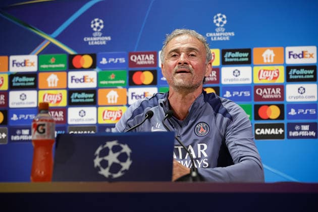 2026.04.27 Paris, Parc des Princes Pressekonferenz von Paris Saint Germain vor dem Halbfinalspiel der Champions League Paris Saint Germain - Bayern Muenchen v.l., Coach, Trainer Luis Enrique (Paris Saint-Germain) lacht Copyright: AntonioxBorga