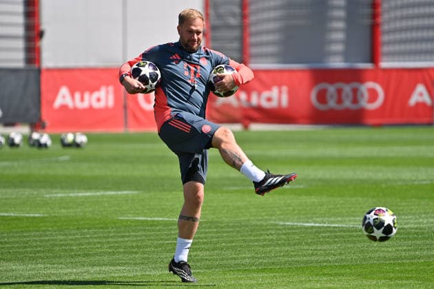 Aaron DANKS (Co-Trainer FCB), Abschlusstraining Bayern Muenchen am 27.04.2026 Fussball Champions League Halbfinale Paris Saint Germain (PSG) - FC Bayern Muenchen am 28.04.2026