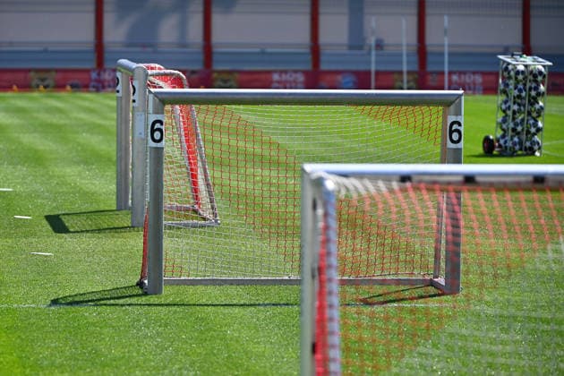 Traininsgtor stehen auf dem Trainingsplatz . Abschlusstraining Bayern Muenchen am 27.04.2026 Fussball Champions League Halbfinale Paris Saint Germain (PSG) - FC Bayern Muenchen am 28.04.2026