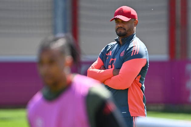 Trainer Vincent KOMPANY (Bayern Muenchen). Abschlusstraining Bayern Muenchen am 27.04.2026 Fussball Champions League Halbfinale Paris Saint Germain (PSG) - FC Bayern Muenchen am 28.04.2026