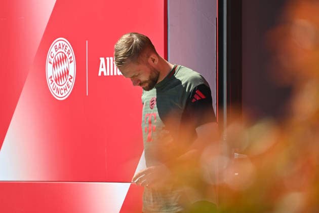 Konrad LAIMER (Bayern Muenchen) kommt aus der Kabine. Abschlusstraining Bayern Muenchen am 27.04.2026 Fussball Champions League Halbfinale Paris Saint Germain (PSG) - FC Bayern Muenchen am 28.04.2026