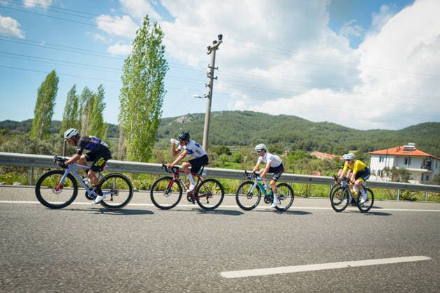 61st Presidential Cycling Tour of Turkiye AYDIN, TURKIYE - APRIL 27: Cyclists compete during the second stage of the 61st Presidential Cycling Tour of Turkiye, a 152-kilometer route from Aydin to Marmaris, in Aydin, Turkiye, on April 27, 2026. Held under the auspices of the Turkish Presidency and supported by the Turkish Youth and Sports Ministry, the eight-stage race is Turkiye’s only event in the ‘ProSeries’ category on the UCI Europe Tour calendar. Ahmet Serdar Eser Anadolu Aydin Turkey. Editorial use only. Please get in touch for any other usage.  Copyright: x2026xAnadoluxAhmetxSerdarxEserx