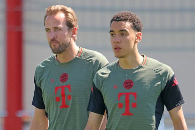 9 Harry Kane, und 10 Jamal Musiala, Porträt, Portrait, Fussball Abschlsstraining des FC Bayern München vor UEFA Champions League, gegen Paris Saint-Germain 27.04.2026 Trainingsgelände, Säbenerstr. FOTO: Mladen Lackovic LakoPress