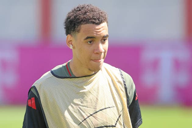 10 Jamal Musiala, Porträt, Portrait, Fussball Abschlsstraining des FC Bayern München vor UEFA Champions League, gegen Paris Saint-Germain 27.04.2026 Trainingsgelände, Säbenerstr. FOTO: Mladen Lackovic LakoPress