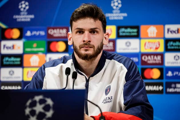 Paris, France - April 27: Khvicha Kvaratskhelia of Paris Saint Germain talks during the training session press conference, PK, Pressekonferenz on day ahead of the UEFA Champions League 2025 26 Semi Final First Leg match between Paris Saint-Germain and FC Bayern Munchen at Parc des Princes on April 27, 2026 in Paris, France. (Photo by JustPictures) Paris Parc des Princes France