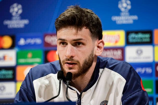 Paris, France - April 27: Khvicha Kvaratskhelia of Paris Saint Germain talks during the training session press conference, PK, Pressekonferenz on day ahead of the UEFA Champions League 2025 26 Semi Final First Leg match between Paris Saint-Germain and FC Bayern Munchen at Parc des Princes on April 27, 2026 in Paris, France. (Photo by JustPictures) Paris Parc des Princes France