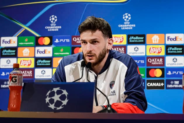 Paris, France - April 27: Khvicha Kvaratskhelia of Paris Saint Germain talks during the training session press conference, PK, Pressekonferenz on day ahead of the UEFA Champions League 2025 26 Semi Final First Leg match between Paris Saint-Germain and FC Bayern Munchen at Parc des Princes on April 27, 2026 in Paris, France. (Photo by JustPictures) Paris Parc des Princes France