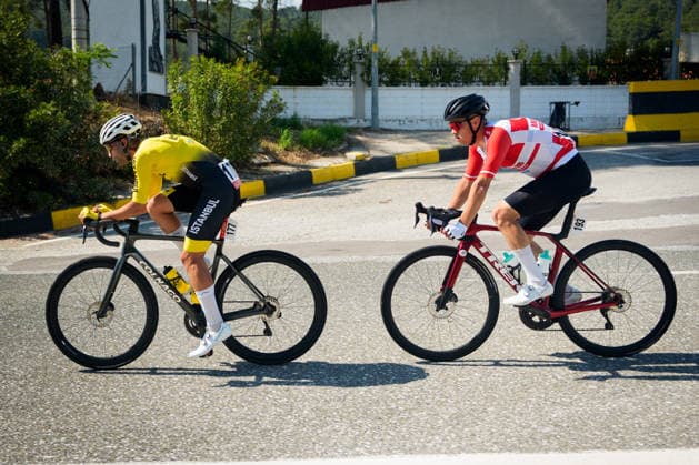 61st Presidential Cycling Tour of Turkiye AYDIN, TURKIYE - APRIL 27: Cyclists compete during the second stage of the 61st Presidential Cycling Tour of Turkiye, a 152-kilometer route from Aydin to Marmaris, in Aydin, Turkiye, on April 27, 2026. Held under the auspices of the Turkish Presidency and supported by the Turkish Youth and Sports Ministry, the eight-stage race is Turkiye’s only event in the ‘ProSeries’ category on the UCI Europe Tour calendar. Ahmet Serdar Eser Anadolu Aydin Turkey. Editorial use only. Please get in touch for any other usage.  Copyright: x2026xAnadoluxAhmetxSerdarxEserx