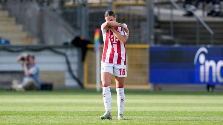 Zoe Hasenauer (Köln, 16), Spielerin, Spielerinnen des 1. FC Köln, enttäuscht schauend, Enttäuschung, Frustration, disappointed, pessimistisch, nach dem Gegentor zum 3:1, Action, Aktion, Spielszene, 27.04.2026, Sinsheim (Hoffenheim) (Deutschland), Fussball, Google Pixel Frauen-Bundesliga, TSG 1899 Hoffenheim - 1. FC Köln, DFB DFL REGULATIONS PROHIBIT ANY USE OF PHOTOGRAPHS AS IMAGE SEQUENCES AND OR QUASI-VIDEO.