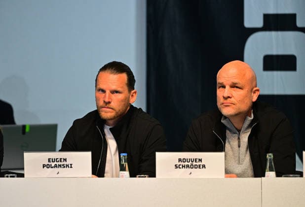 27.04.2026; Moenchengladbach; Fussball, Herren, 1. Fussball-Bundesliga, Saison 2025 2026, Mitgliederversammlung Borussia Moenchengladbach v. li. Eugen Polanski (Trainer Gladbach), Rouven Schroeder (Head of Sports, Gladbach) DFL regulations prohibit any use of photographs as image sequences and or quasi-video. Borussia-Park NRW Deutschland *** 27 04 2026 Moenchengladbach Fußball, Herren, 1 Fussball Bundesliga, Saison 2025 2026, Mitgliederversammlung Borussia Moenchengladbach v li Eugen Polanski Trainer Gladbach , Rouven Schroeder Head of Sports, Gladbach DFL regulations prohibit any use of photographs as image sequences and or quasi video Borussia Park NRW Germany