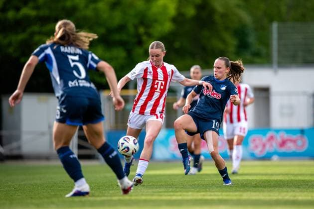 Carlotta Imping (14; 1. FC Köln) im Zweikampf mit Marie Steiner (19; TSG Hoffenheim) im Dietmar-Hopp Stadion GPFBL: TSG Hoffenheim - 1. FC Köln, 27.04.2026 Copyright: xSpeedshotx