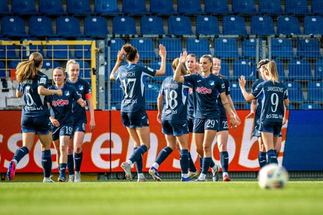 Lisa Doorn (14; TSG Hoffenheim), Selina Cerci (29; TSG Hoffenheim), Nikee van Dijk (25; TSG Hoffenheim), Vanessa Diehm (6; TSG Hoffenheim), Franziska Harsch (17; TSG Hoffenheim) und Marie Steiner (19; TSG Hoffenheim) feiern gemeinsam im Dietmar-Hopp Stadion GPFBL: TSG Hoffenheim - 1. FC Köln, 27.04.2026 Copyright: xSpeedshotx