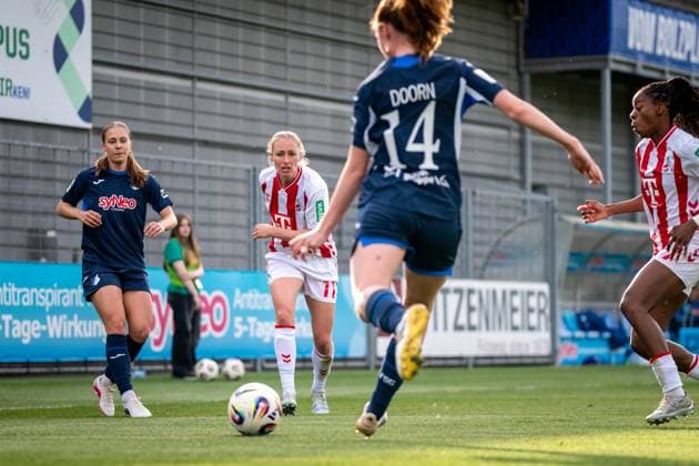 Jamilla Rankin (5; TSG Hoffenheim) im Zweikampf mit Pauline Bremer (11; 1. FC Köln) im Dietmar-Hopp Stadion GPFBL: TSG Hoffenheim - 1. FC Köln, 27.04.2026 Copyright: xSpeedshotx