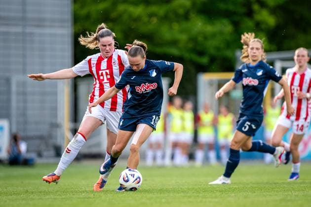 Adriana Achcinska (9; 1. FC Köln) im Zweikampf mit Marie Steiner (19; TSG Hoffenheim) um den Ball im Dietmar-Hopp Stadion GPFBL: TSG Hoffenheim - 1. FC Köln, 27.04.2026 Copyright: xSpeedshotx