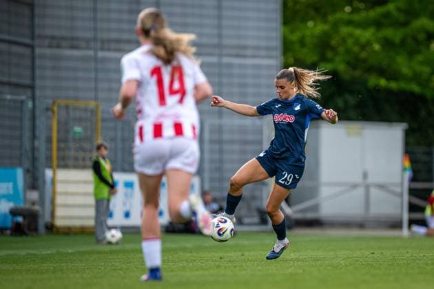 Selina Cerci (29; TSG Hoffenheim) mit Ball in Aktion im Dietmar-Hopp Stadion GPFBL: TSG Hoffenheim - 1. FC Köln, 27.04.2026 Copyright: xSpeedshotx