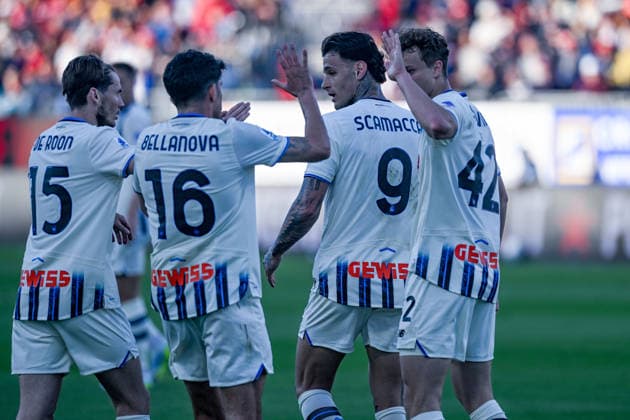 Atalanta s Gianluca Scamacca celebrates after scoring the goal for 2-2 during the Serie A soccer match between Cagliari Calcio and Atalanta at the Unipol Domus in Cagliari, Sardinia - Monday 27th April. - Soccer  Copyright: x Â®xGianlucaxZuddas LaPressex