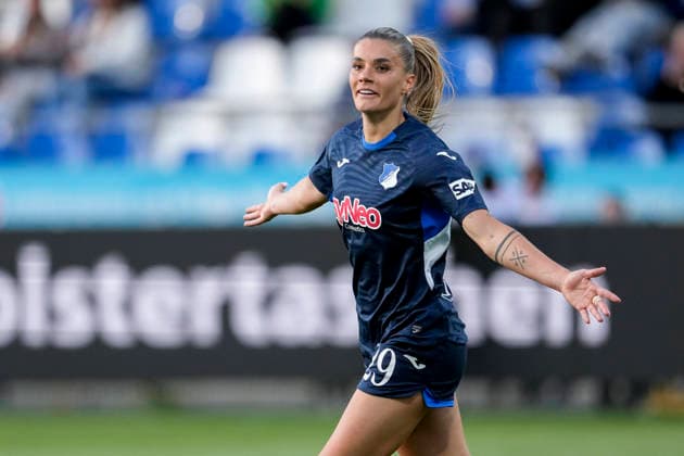 Torschützin Selina Cerci (TSG, 29), jubelt über das Tor zum 5:2, Jubel, jubeln, Torjubel, Torerfolg, celebrate the goal, goal, celebration, jubelt ueber das Tor, Freuen, Freude, freut sich, optimistisch, positiv, Spielszene, Highlight, Einzelbild, Einzelfoto, Aktion, Action, 27.04.2026, Sinsheim (Hoffenheim) (Deutschland), Fussball, Google Pixel Frauen-Bundesliga, TSG 1899 Hoffenheim - 1. FC Köln, DFB DFL REGULATIONS PROHIBIT ANY USE OF PHOTOGRAPHS AS IMAGE SEQUENCES AND OR QUASI-VIDEO. *** Goalscorer Selina Cerci TSG, 29 , cheers about the goal to 5 2, cheer, cheer, goal celebration, celebrate the goal, goal, celebration, cheers about the goal, rejoicing, joy, rejoices, optimistic, positive, game scene, highlight, single image, single photo, action, action, 27 04 2026, Sinsheim Hoffenheim Germany , Football, Google Pixel Women Bundesliga, TSG 1899 Hoffenheim 1 FC Köln, DFB DFL REGULATIONS PROHIBIT ANY USE OF PHOTOGRAPHS AS IMAGE SEQUENCES AND OR QUASI VIDEO xozx