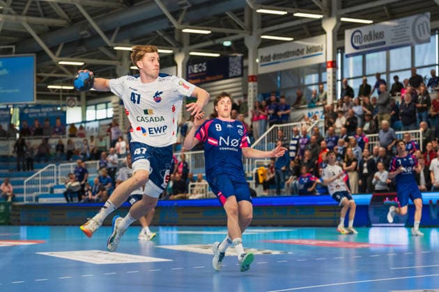Dustin Kraus (1.VFL Potsdam, 47) mit einem Sprungwurf, Florian Boehnert (TSV Bayer Dormagen, 09) schaut verdutzt hinterher TSV Dormagen vs. 1.VFL Potsdam, Handball, 2.HBL, 29.Spieltag, Saison 2025 26, 27.04.2026, TSV Dormagen vs. 1.VFL Potsdam, Handball, 2.HBL, 29.Spieltag, Saison 2025 26, 27.04.2026 Dormagen Copyright: xEibner-Pressefoto LukasxBaldygax EP_LBA