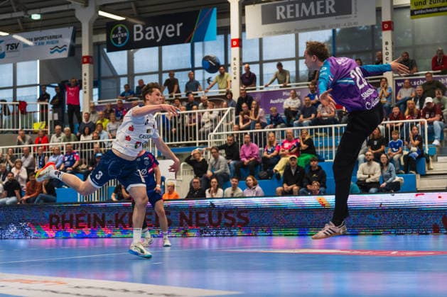 03 mit einem Wurf auf das Tor von Christian Simonsen (TSV Bayer Dormagen, 20) TSV Dormagen vs. 1.VFL Potsdam, Handball, 2.HBL, 29.Spieltag, Saison 2025 26, 27.04.2026, TSV Dormagen vs. 1.VFL Potsdam, Handball, 2.HBL, 29.Spieltag, Saison 2025 26, 27.04.2026 Dormagen Copyright: xEibner-Pressefoto LukasxBaldygax EP_LBA