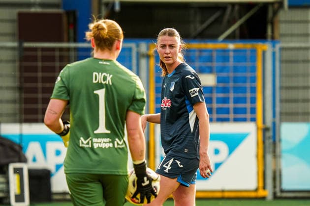 Deutschland: Fussball Google Pixel Frauen-Bundesliga 2025 2026 , 23. Spieltag - TSG Hoffenheim Frauen vs 1. FC Köln Frauen - Dietmar-Hopp-Stadion (Hoffenheim) : Laura Dick (TSG Hoffenheim Frauen, 1) , Lisa Doorn (TSG Hoffenheim Frauen, 14) , Mimik Copyright: xBennetxLongx