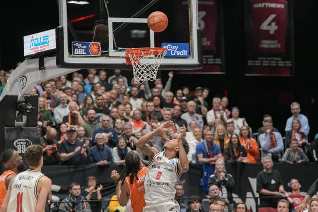 asyCredit Basketball Bundesliga, 31. Spieltag, Niners Chemnitz - BMA365 Bamberg Baskets 27.04.2026 ab 20.00 Uhr Chemnitz, Chemnitz Arena Im Foto: Demarcus Marquette Demonia (8), Kevin Yebo(0) easyCredit Basketball Bundesliga, 31. Spieltag, Niners Chemnitz - BMA365 Bamberg Baskets Chemnitz Sachsen Deutschland