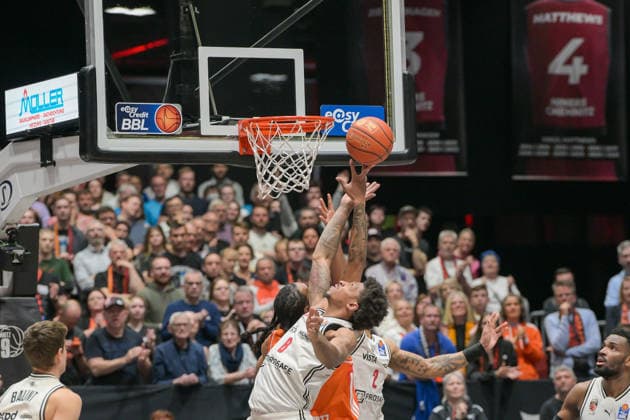 asyCredit Basketball Bundesliga, 31. Spieltag, Niners Chemnitz - BMA365 Bamberg Baskets 27.04.2026 ab 20.00 Uhr Chemnitz, Chemnitz Arena Im Foto: Demarcus Marquette Demonia (8), Kevin Yebo(0) easyCredit Basketball Bundesliga, 31. Spieltag, Niners Chemnitz - BMA365 Bamberg Baskets Chemnitz Sachsen Deutschland