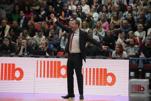 asyCredit Basketball Bundesliga, 31. Spieltag, Niners Chemnitz - BMA365 Bamberg Baskets 27.04.2026 ab 20.00 Uhr Chemnitz, Chemnitz Arena Im Foto: Head Couch Anton Gavel easyCredit Basketball Bundesliga, 31. Spieltag, Niners Chemnitz - BMA365 Bamberg Baskets Chemnitz Sachsen Deutschland