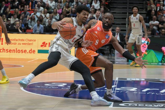 asyCredit Basketball Bundesliga, 31. Spieltag, Niners Chemnitz - BMA365 Bamberg Baskets 27.04.2026 ab 20.00 Uhr Chemnitz, Chemnitz Arena Im Foto: Ibrahim Ibi Watson (2), John Newman III(9) easyCredit Basketball Bundesliga, 31. Spieltag, Niners Chemnitz - BMA365 Bamberg Baskets Chemnitz Sachsen Deutschland