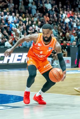 Chemnitz, Deutschland 27. April 2026: 1. BBL - 2025 2026 - Sp. 31 - Niners Chemnitz gegen Bamberg Baskets Im Bild: Corey Davis (99) Copyright: xFotostandx xNachtigallx