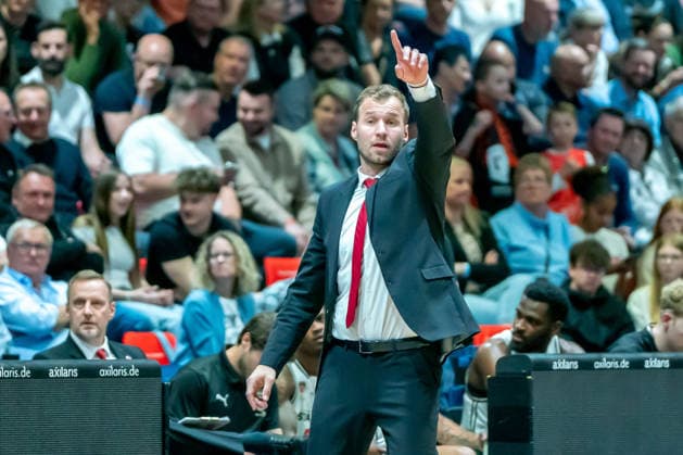 Chemnitz, Deutschland 27. April 2026: 1. BBL - 2025 2026 - Sp. 31 - Niners Chemnitz gegen Bamberg Baskets Im Bild: Head Coach Anton Gavel (BMA) Copyright: xFotostandx xNachtigallx