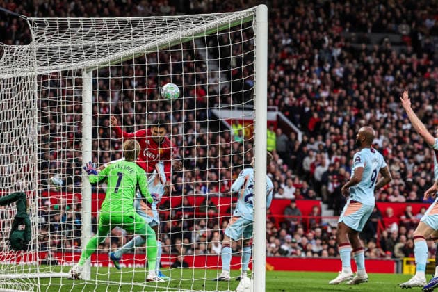 Premier League: Manchester United, ManU v Brentford Brentford goalkeeper Caoimhin Kelleher watches as Casemiro of Manchester United scores to make it 1-0 during the Premier League match Manchester United vs Brentford at Old Trafford, Manchester, United Kingdom on 27 April 2026 (Photo by Mark Cosgrove News Images) Manchester Old Trafford Greater Manchester United Kingdom Copyright: xMarkxCosgrove NewsxImagesx