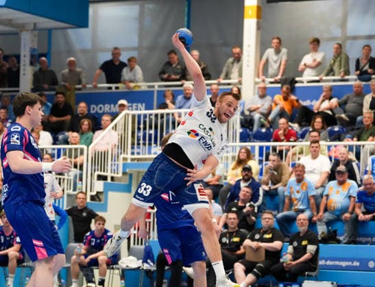 Tim Niclas Schroeder (1. VfL Potsdam, 33) shoots the ball TSV Bayer Dormagen vs 1. VfL Potsdam, 2. Handball Bundesliga, 29. Spieltag, Saison 2025 2026, TSV Bayer Sportcenter, GER, 27.04.2026 Foto: HMB Media Scott W. Coleman Dormagen TSV Bayer Sportcenter Nordrhein-Westfalen GER Copyright: xScottxW.xColemanx