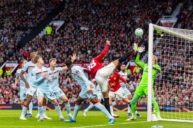 Football - FA Premier League - Manchester United, ManU FC v Brentford FC MANCHESTER, ENGLAND - Monday, April 27, 2026: Manchester United Carlos Henrique Casimiro scores the first goal during the FA Premier League match between Manchester United FC and Brentford FC at Old Trafford. (Photo by David Rawcliffe Propaganda) MANCHESTER Old Trafford GREATER MANCHESTER ENGLAND  Copyright: xDavidxRawcliffex P2026-04-27-Man_Utd_Brentford-10