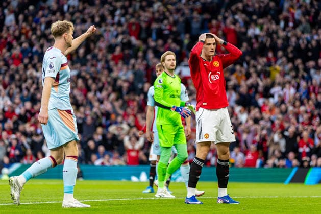 Football - FA Premier League - Manchester United, ManU FC v Brentford FC MANCHESTER, ENGLAND - Monday, April 27, 2026: m30 reacts during the FA Premier League match between Manchester United FC and Brentford FC at Old Trafford. (Photo by David Rawcliffe Propaganda) MANCHESTER Old Trafford GREATER MANCHESTER ENGLAND  Copyright: xDavidxRawcliffex P2026-04-27-Man_Utd_Brentford-15
