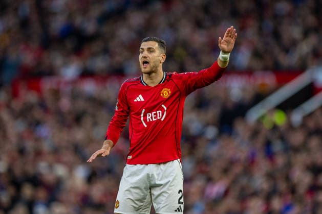 Football - FA Premier League - Manchester United, ManU FC v Brentford FC MANCHESTER, ENGLAND - Monday, April 27, 2026: Manchester United s Diogo Dalot during the FA Premier League match between Manchester United FC and Brentford FC at Old Trafford. (Photo by David Rawcliffe Propaganda) MANCHESTER Old Trafford GREATER MANCHESTER ENGLAND  Copyright: xDavidxRawcliffex P2026-04-27-Man_Utd_Brentford-17