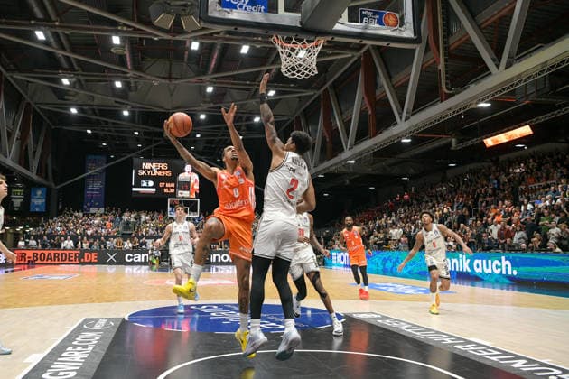 asyCredit Basketball Bundesliga, 31. Spieltag, Niners Chemnitz - BMA365 Bamberg Baskets 27.04.2026 ab 20.00 Uhr Chemnitz, Chemnitz Arena Im Foto: Kevin Yebo(0), Ibrahim Ibi Watson (2) easyCredit Basketball Bundesliga, 31. Spieltag, Niners Chemnitz - BMA365 Bamberg Baskets Chemnitz Sachsen Deutschland