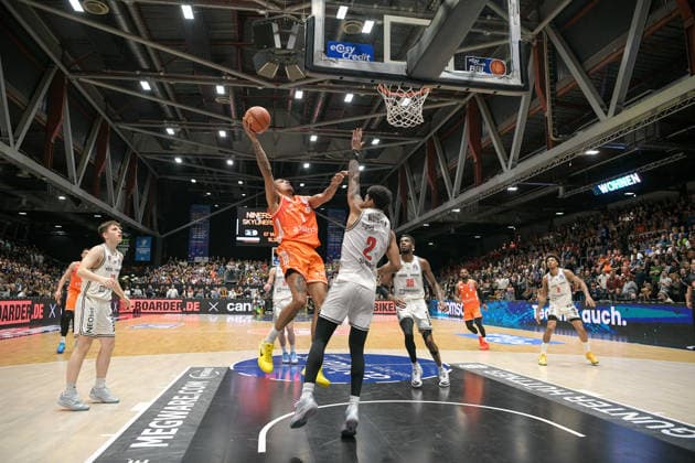 asyCredit Basketball Bundesliga, 31. Spieltag, Niners Chemnitz - BMA365 Bamberg Baskets 27.04.2026 ab 20.00 Uhr Chemnitz, Chemnitz Arena Im Foto: Kevin Yebo(0), Ibrahim Ibi Watson (2) easyCredit Basketball Bundesliga, 31. Spieltag, Niners Chemnitz - BMA365 Bamberg Baskets Chemnitz Sachsen Deutschland